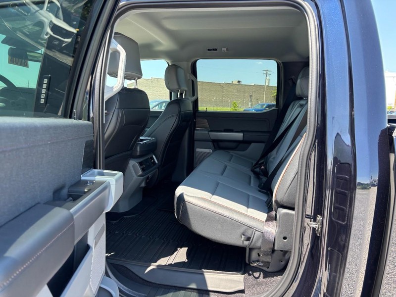 Ford F-150 Vehicle Full-screen Gallery Image 12