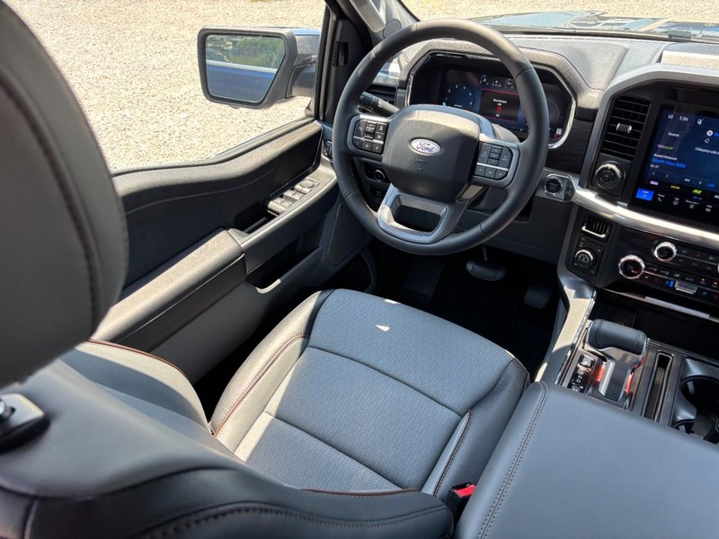Ford F-150 Vehicle Full-screen Gallery Image 13