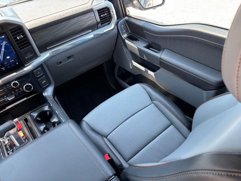 Ford F-150 Vehicle Full-screen Gallery Image 15