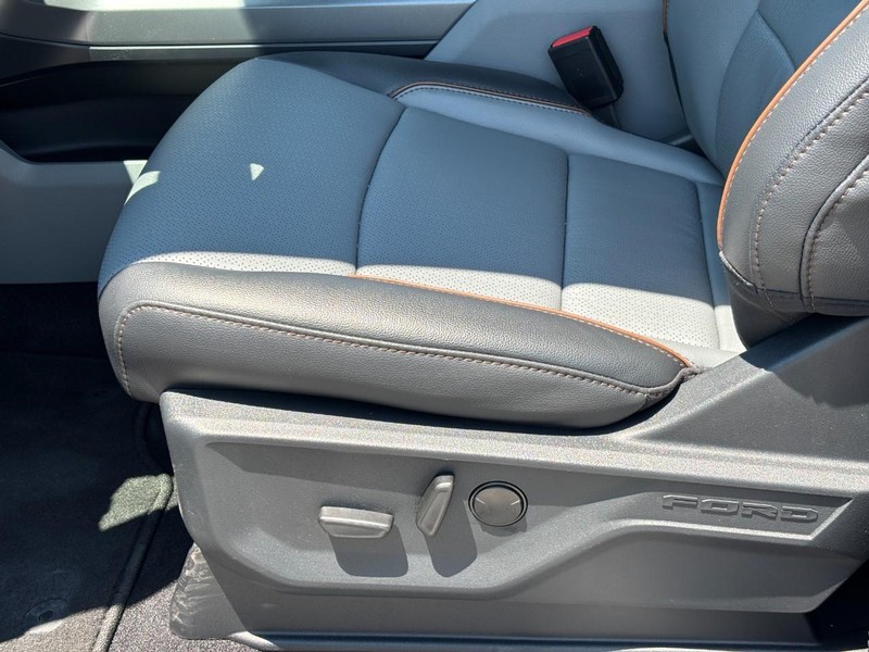 Ford F-150 Vehicle Full-screen Gallery Image 16