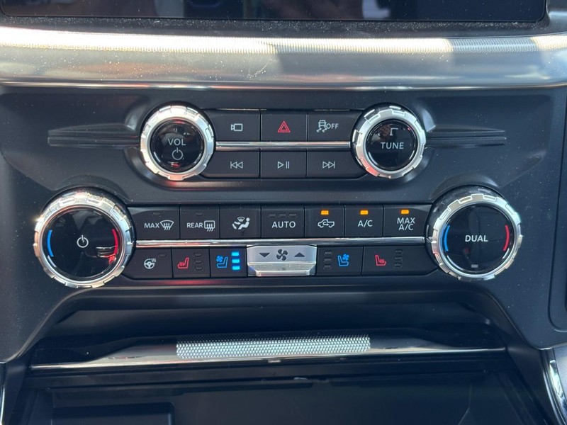 Ford F-150 Vehicle Full-screen Gallery Image 24