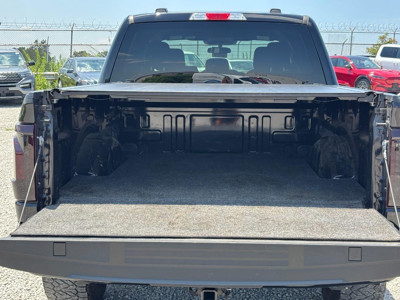 Ford F-150 Vehicle Full-screen Gallery Image 11