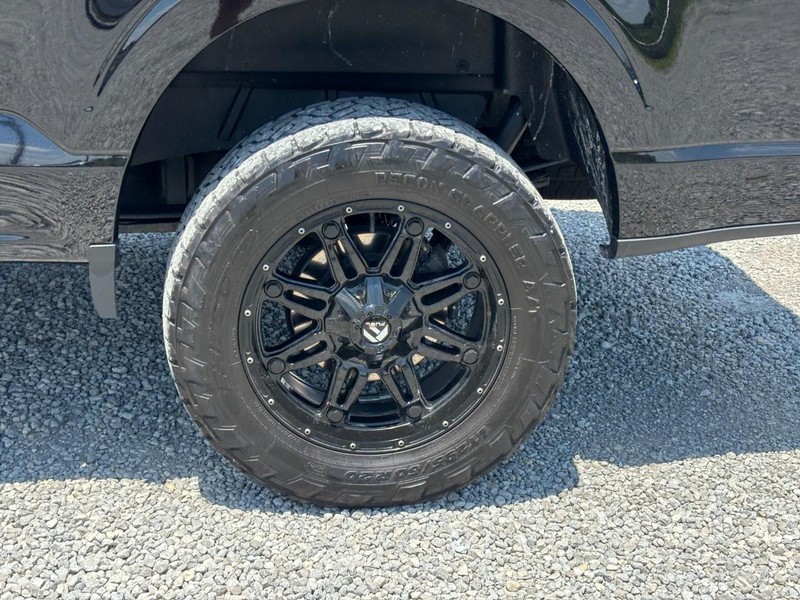 Ford F-150 Vehicle Full-screen Gallery Image 12