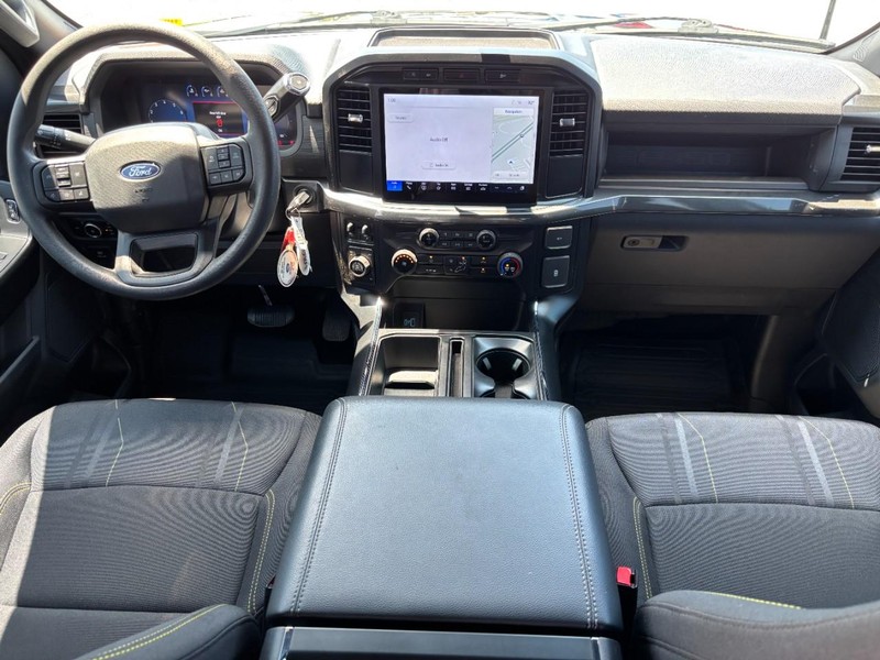 Ford F-150 Vehicle Full-screen Gallery Image 15