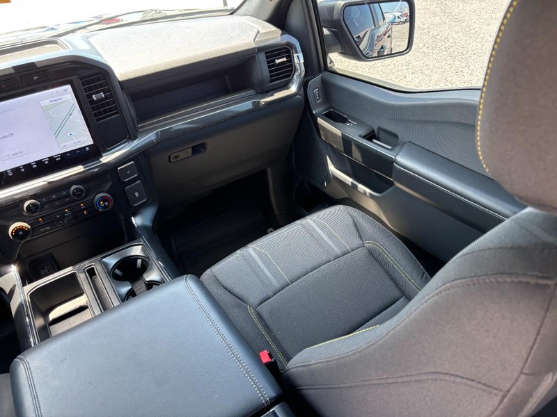 Ford F-150 Vehicle Full-screen Gallery Image 16