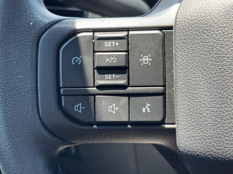 Ford F-150 Vehicle Full-screen Gallery Image 19