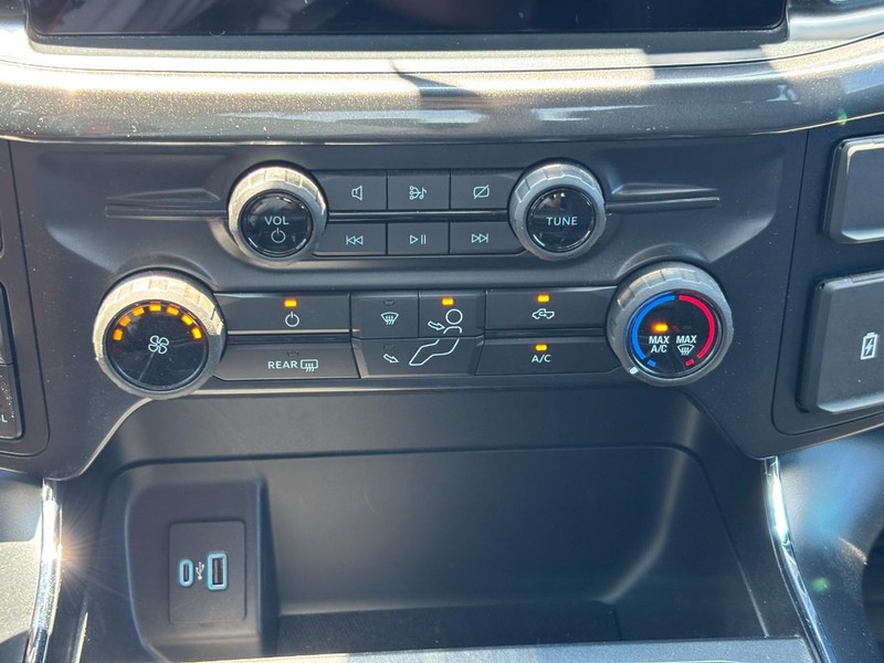 Ford F-150 Vehicle Full-screen Gallery Image 25