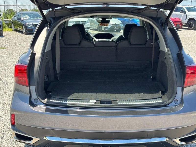 Acura MDX Vehicle Full-screen Gallery Image 09