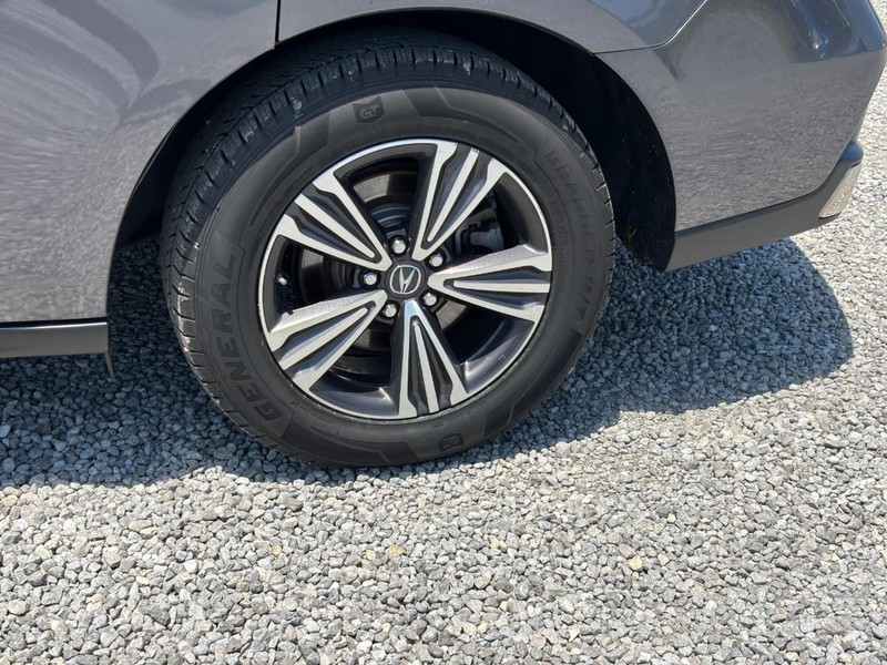 Acura MDX Vehicle Full-screen Gallery Image 10