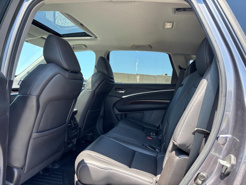Acura MDX Vehicle Full-screen Gallery Image 12
