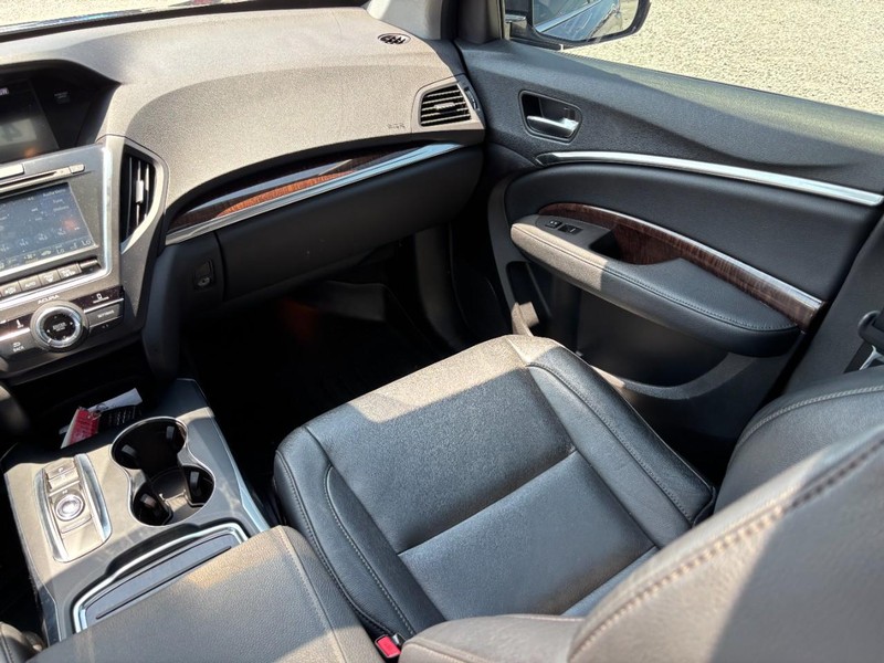 Acura MDX Vehicle Full-screen Gallery Image 16