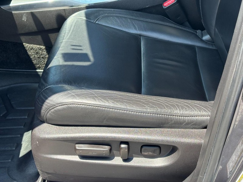 Acura MDX Vehicle Full-screen Gallery Image 17