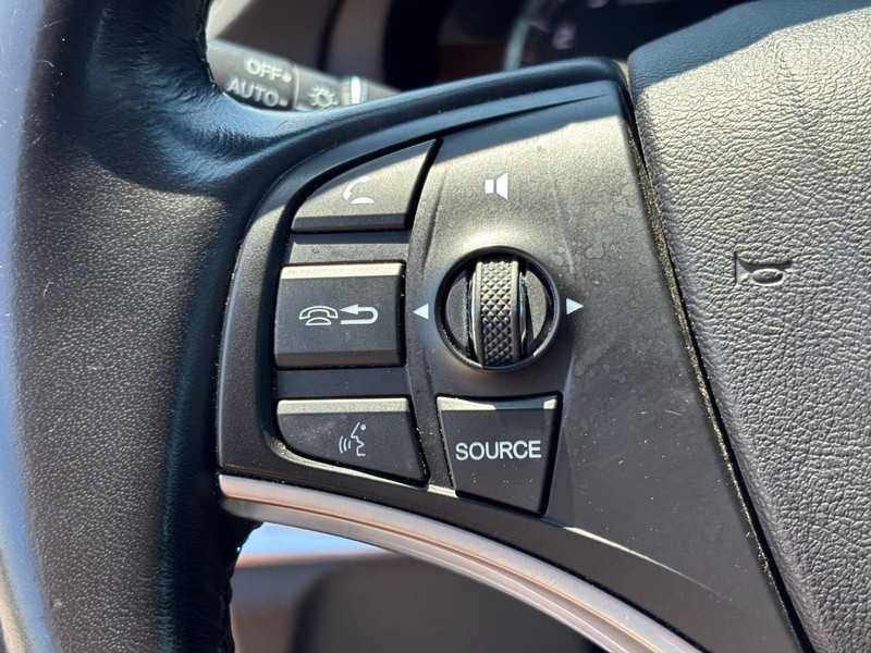 Acura MDX Vehicle Full-screen Gallery Image 19