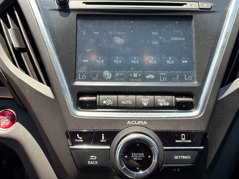 Acura MDX Vehicle Full-screen Gallery Image 24