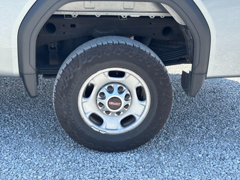 GMC Sierra 2500HD Vehicle Image 11