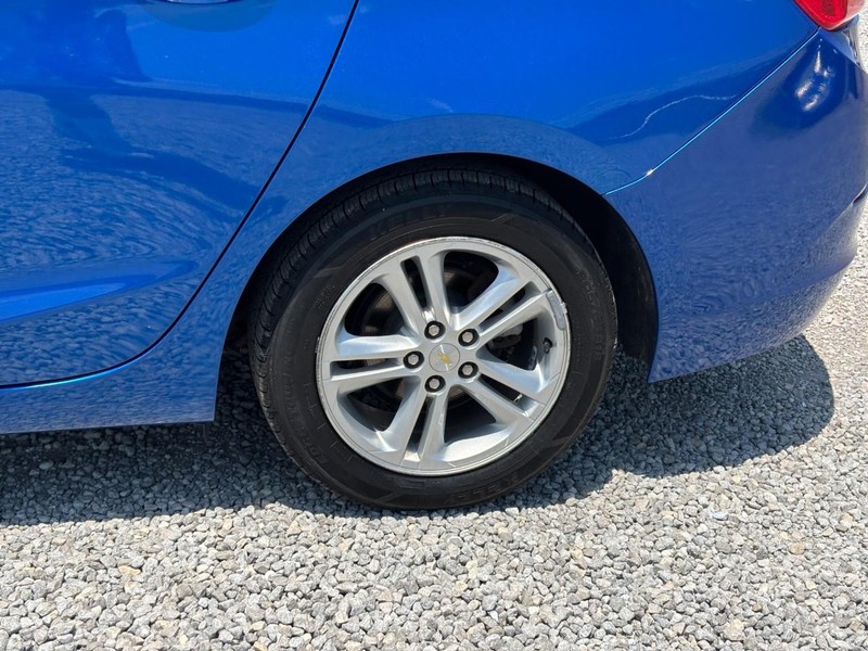 Chevrolet Cruze Vehicle Image 12
