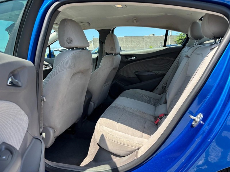 Chevrolet Cruze Vehicle Image 13
