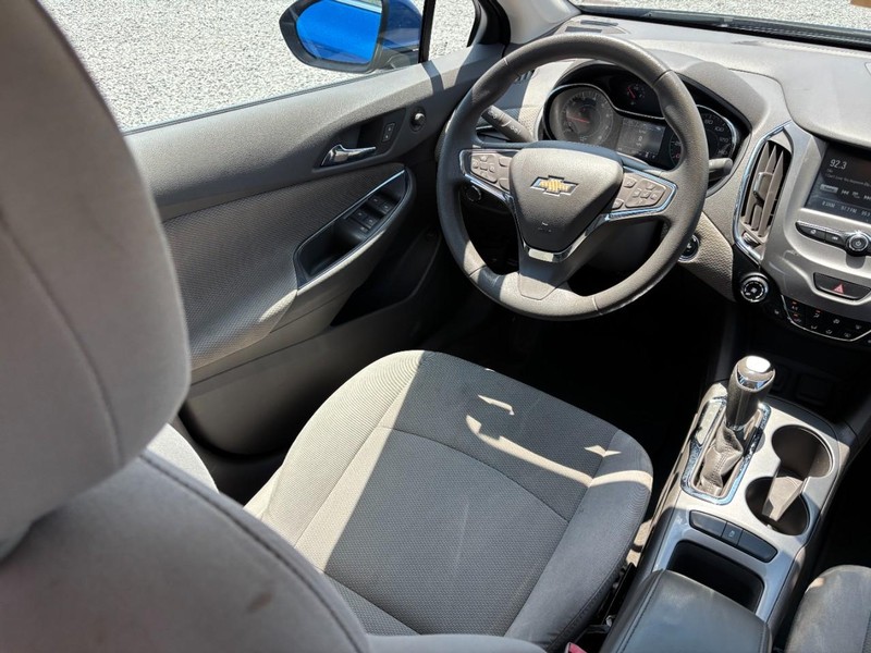 Chevrolet Cruze Vehicle Image 14