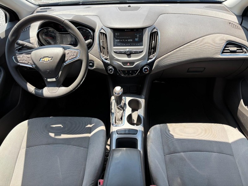 Chevrolet Cruze Vehicle Image 15