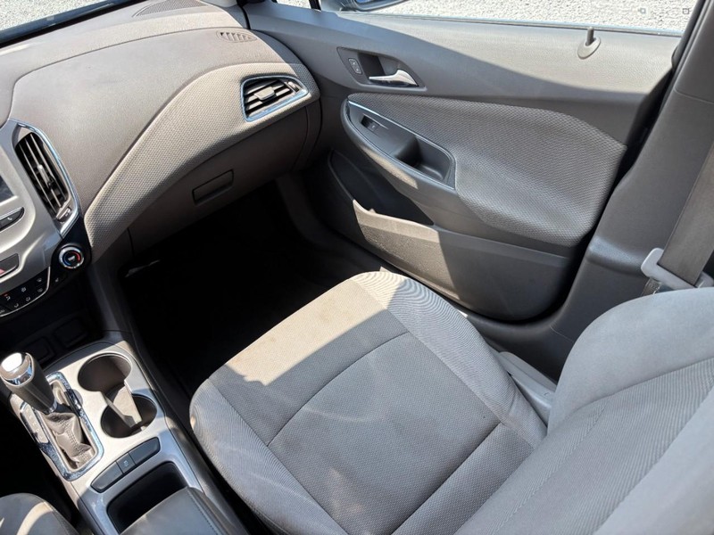 Chevrolet Cruze Vehicle Image 16