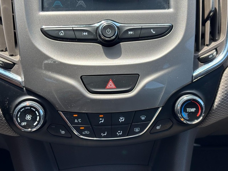 Chevrolet Cruze Vehicle Image 24