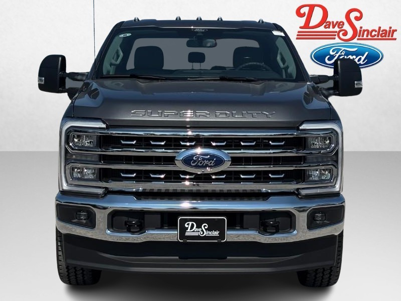 Ford Super Duty F-250 SRW Vehicle Full-screen Gallery Image 02