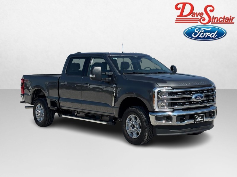 Ford Super Duty F-250 SRW Vehicle Full-screen Gallery Image 04