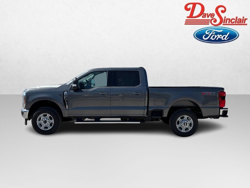 Ford Super Duty F-250 SRW Vehicle Full-screen Gallery Image 10