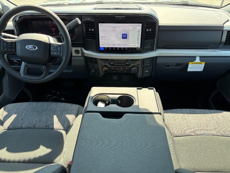 Ford Super Duty F-250 SRW Vehicle Full-screen Gallery Image 15