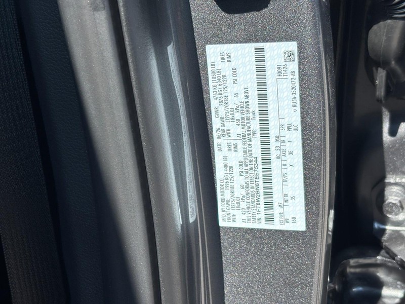 Ford Super Duty F-250 SRW Vehicle Full-screen Gallery Image 26