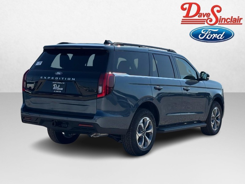 Ford Expedition Vehicle Full-screen Gallery Image 07