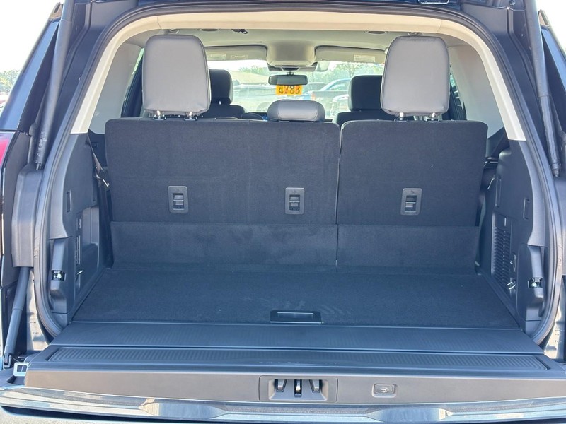 Ford Expedition Vehicle Full-screen Gallery Image 11