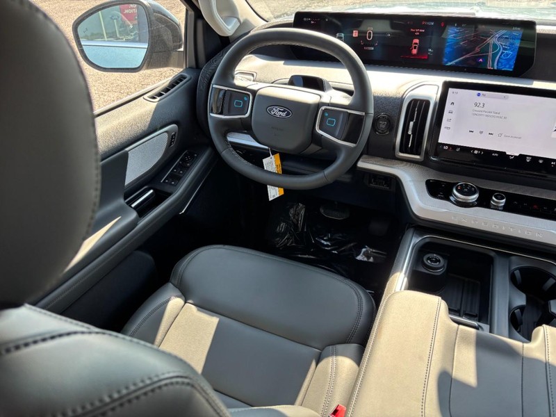Ford Expedition Vehicle Full-screen Gallery Image 15