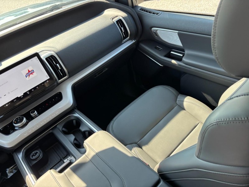 Ford Expedition Vehicle Full-screen Gallery Image 17