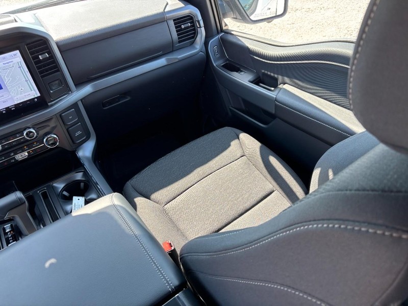 Ford F-150 Vehicle Full-screen Gallery Image 16