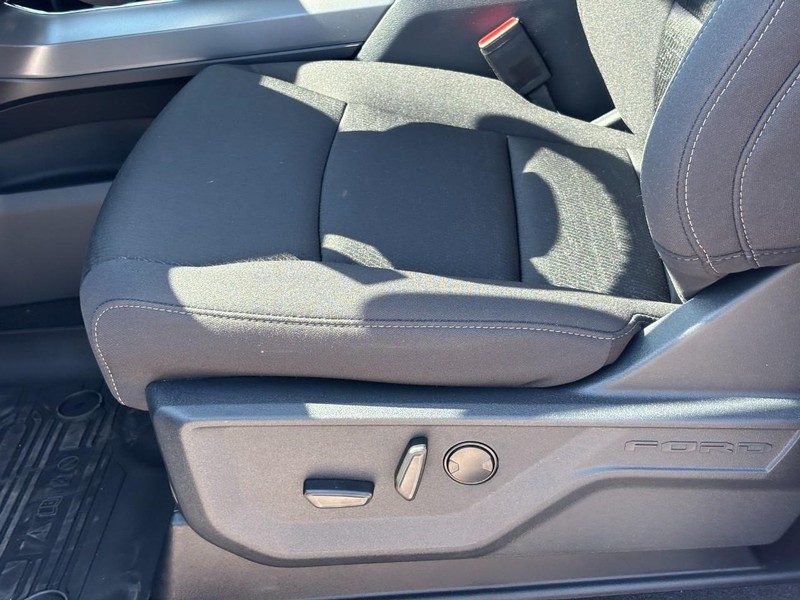 Ford F-150 Vehicle Full-screen Gallery Image 17