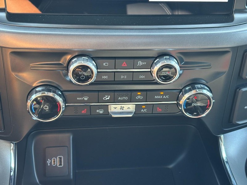 Ford F-150 Vehicle Full-screen Gallery Image 25