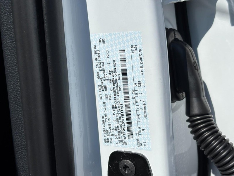 Ford F-150 Vehicle Full-screen Gallery Image 26