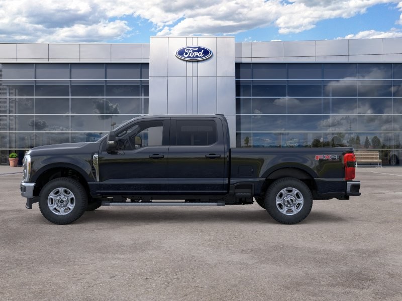 Ford Super Duty F-250 SRW Vehicle Full-screen Gallery Image 04