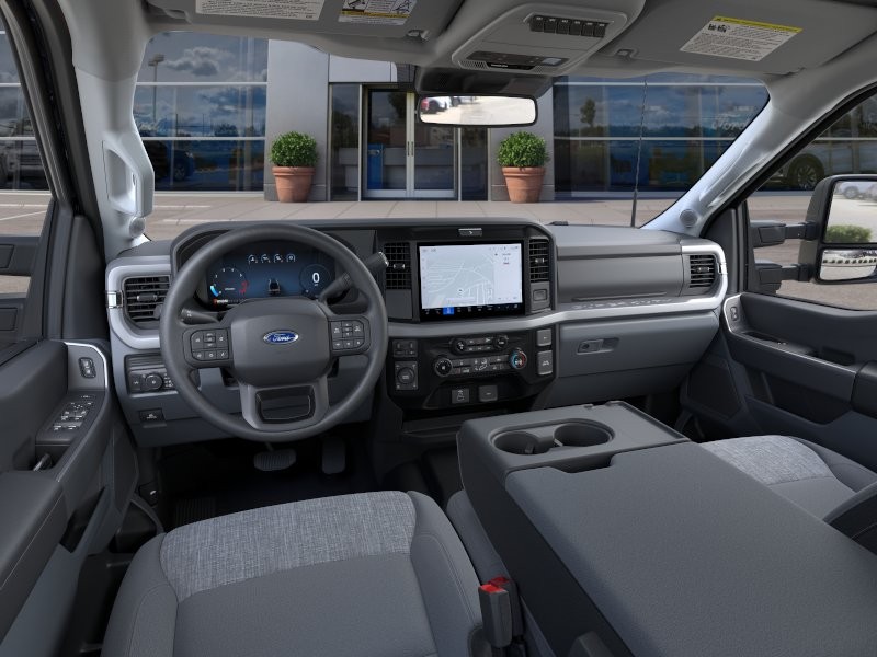 Ford Super Duty F-250 SRW Vehicle Full-screen Gallery Image 11