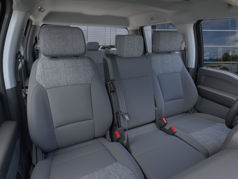 Ford Super Duty F-250 SRW Vehicle Full-screen Gallery Image 12