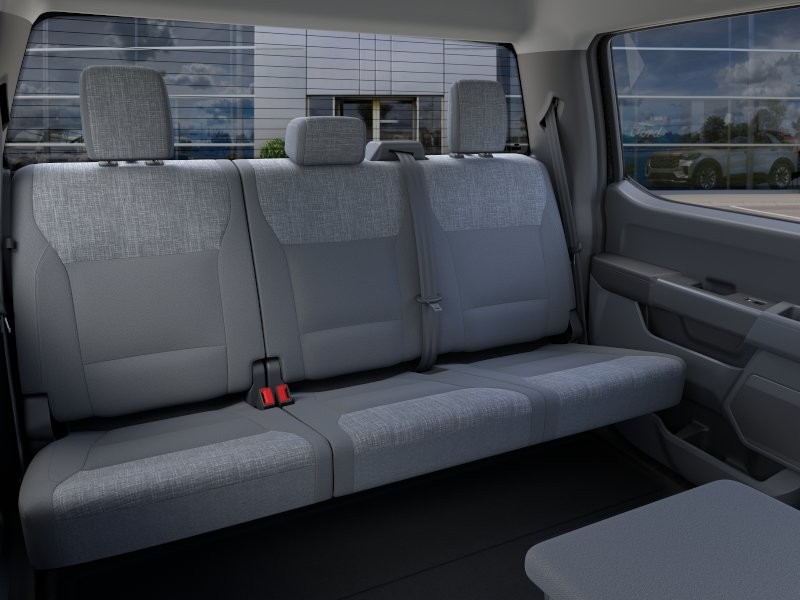 Ford Super Duty F-250 SRW Vehicle Full-screen Gallery Image 13
