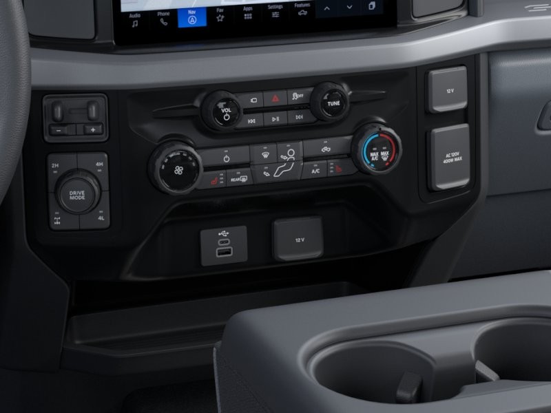 Ford Super Duty F-250 SRW Vehicle Full-screen Gallery Image 17