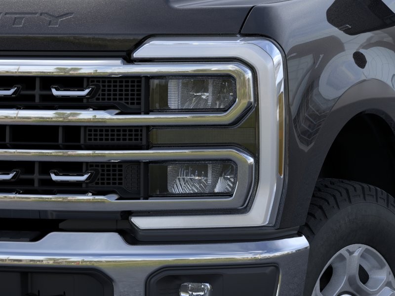Ford Super Duty F-250 SRW Vehicle Full-screen Gallery Image 20