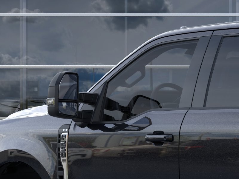 Ford Super Duty F-250 SRW Vehicle Full-screen Gallery Image 22