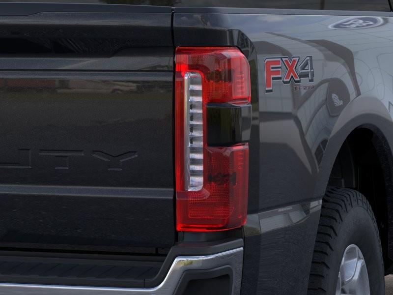 Ford Super Duty F-250 SRW Vehicle Full-screen Gallery Image 23