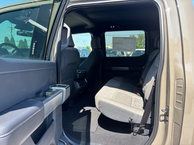 Ford F-150 Vehicle Full-screen Gallery Image 13