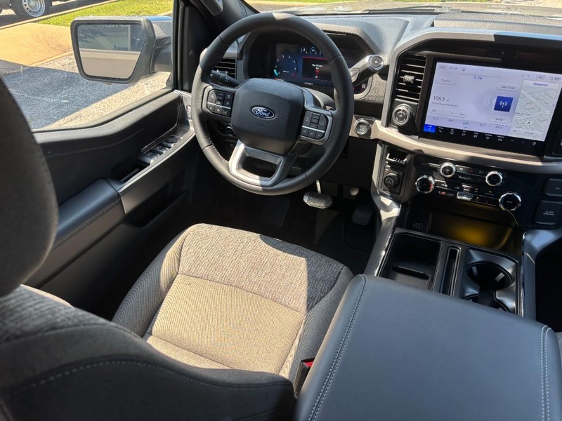 Ford F-150 Vehicle Full-screen Gallery Image 14