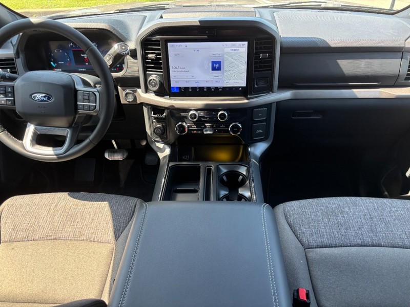 Ford F-150 Vehicle Full-screen Gallery Image 15