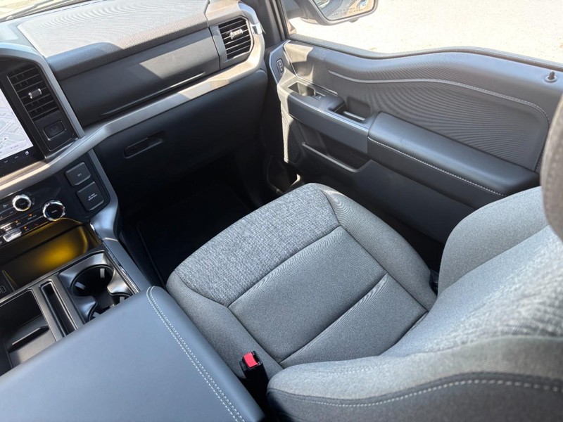 Ford F-150 Vehicle Full-screen Gallery Image 16